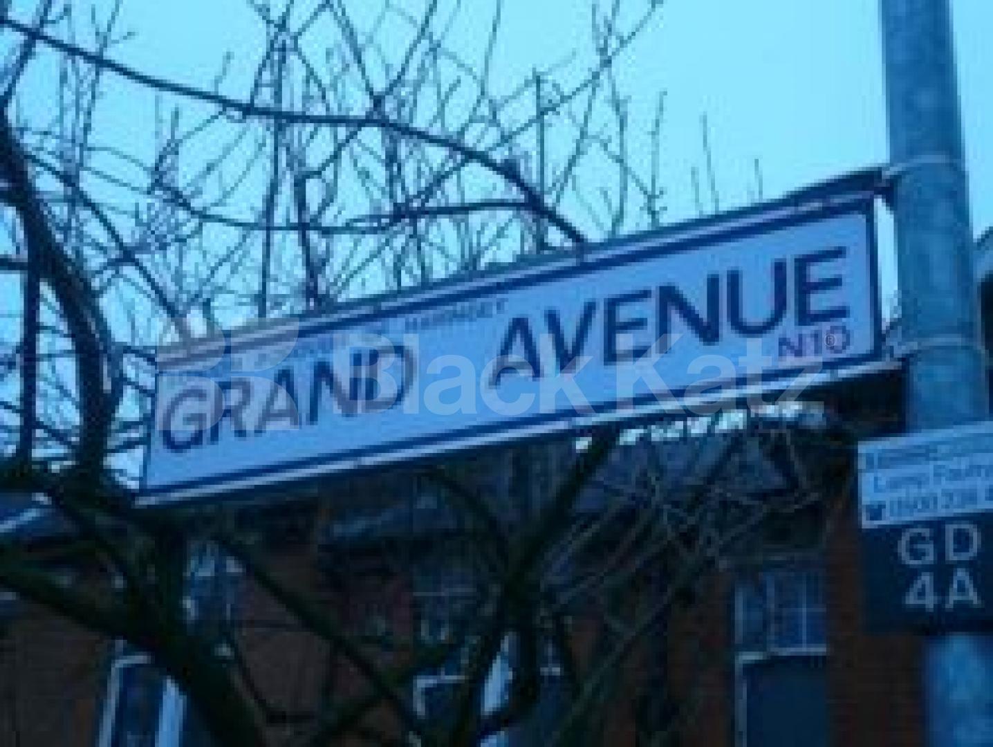 			AMAZING STUDIO!!!, Studio Apartment, 1 bath, 1 reception Flat			 Grand Avenue, MUSWELL HILL N10